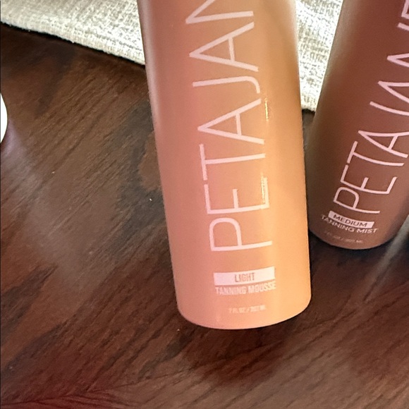 PETAJANE Light Tanning Mousse - Peachy Bronze Bottle - Picture 2 of 4